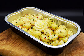Gemarineerde aardappelpartjes met roomboter